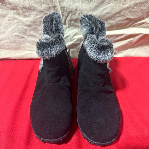 Khombu NWT Gracie Snow Boots Black Suede - Picture 1 of 8
